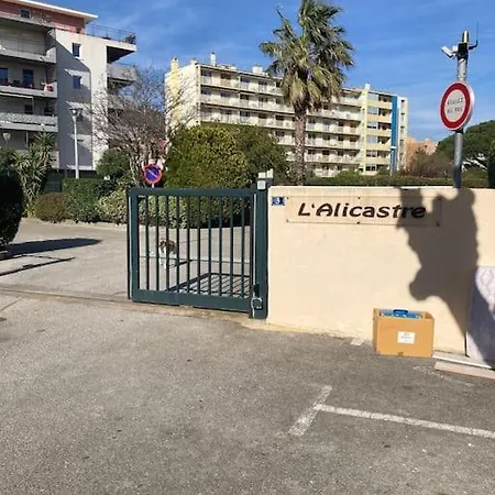 Studio Lavandou Avec Parking Prive Proche Mer *