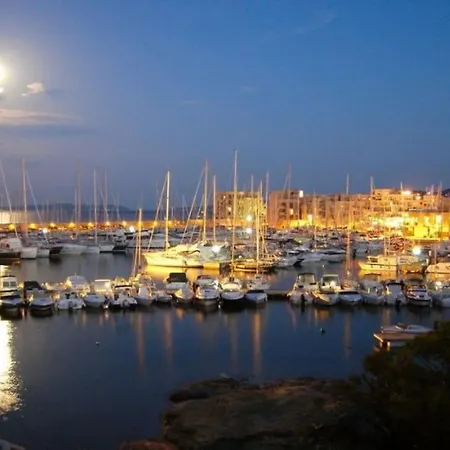 Studio lavandou avec parking privé proche mer