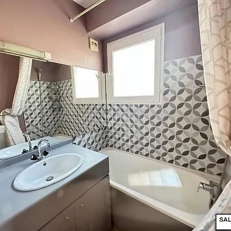 Studio lavandou avec parking privé proche mer Appartamento