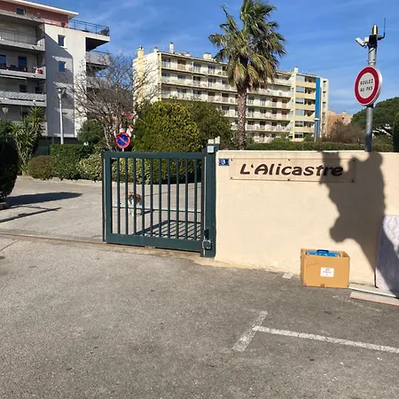 Lavandou Avec Parking Prive Proche Le Lavandou