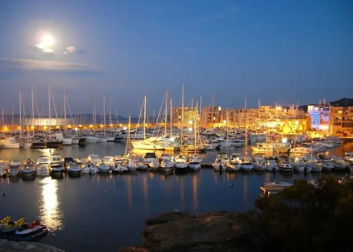 Studio lavandou avec parking privé proche mer