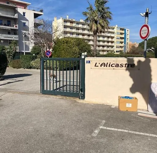Studio lavandou avec parking privé proche mer *
