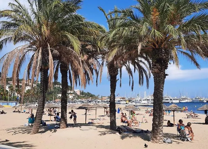 Studio lavandou avec parking privé proche mer Appartement