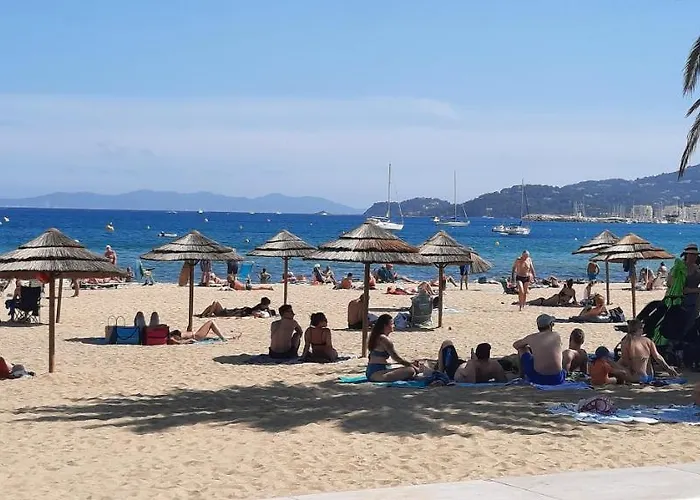 Studio lavandou avec parking privé proche mer *