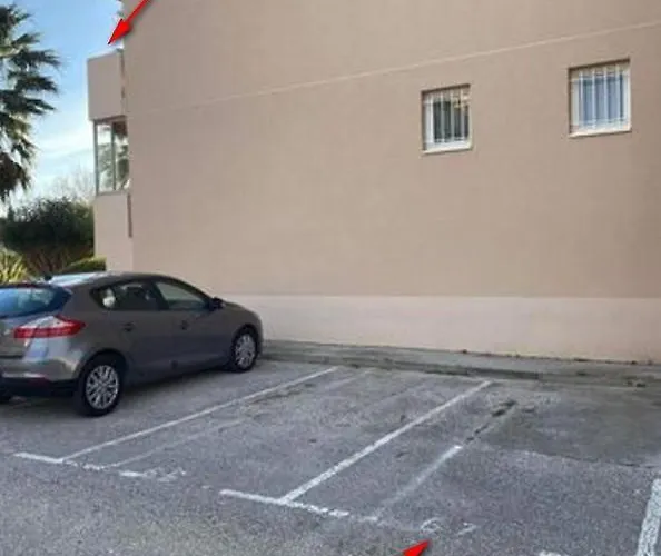 Apartment Lavandou Avec Parking Prive Proche