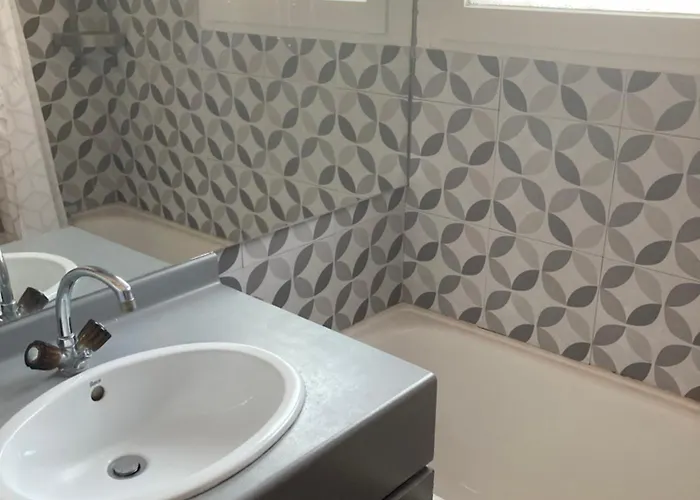 Lavandou Avec Parking Prive Proche